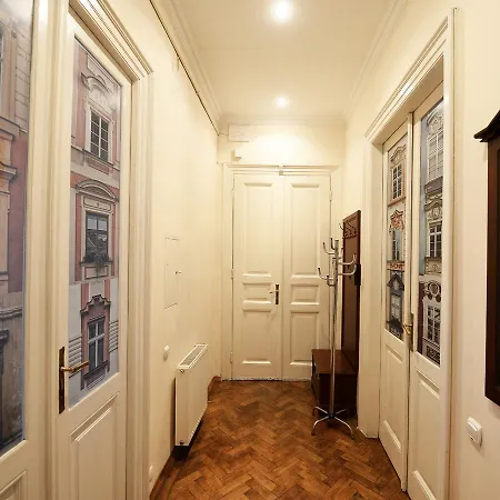 The Historical Family Nest In Centre Апартаменты *