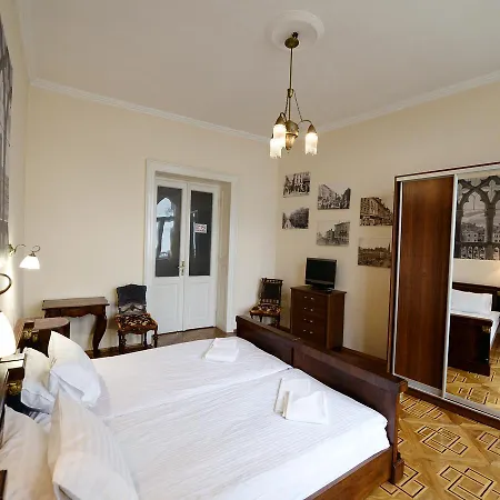 The Historical Family Nest In Centre *